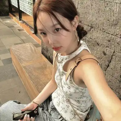 仰映容